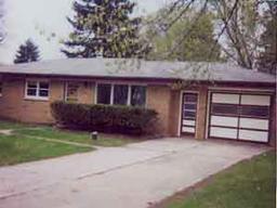 15939 W Robinhood Dr., Menomonee Falls, WI 53051