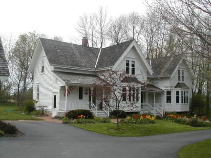 8631 Pioneer, Mequon, WI 53012