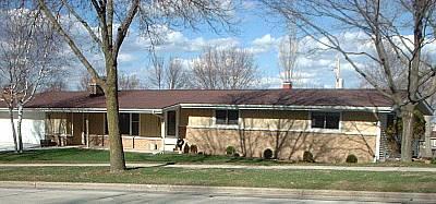 2207 Pebble Valley Rd., Waukesha, WI 53188