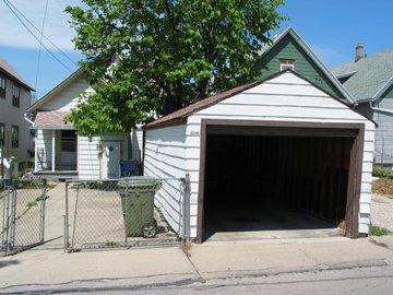 3219 W Madison St., Milwaukee, WI 53215