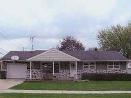 1413 Sherwood Pl., West Bend, WI 53090