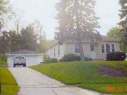 8613 N Hiawatha, Menomonee Falls, WI 53051