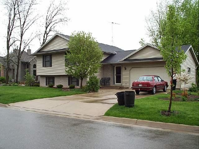 605 Sweetbriar Ln., Watertown, WI 53098