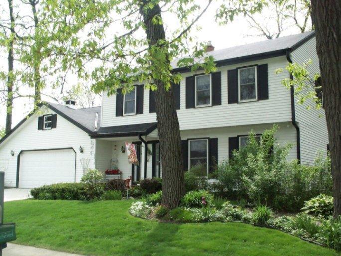 1612 Michael Dr., Waukesha, WI 53186