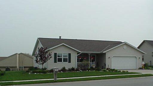 1571 Serenity Ln., Hartford, WI 53027