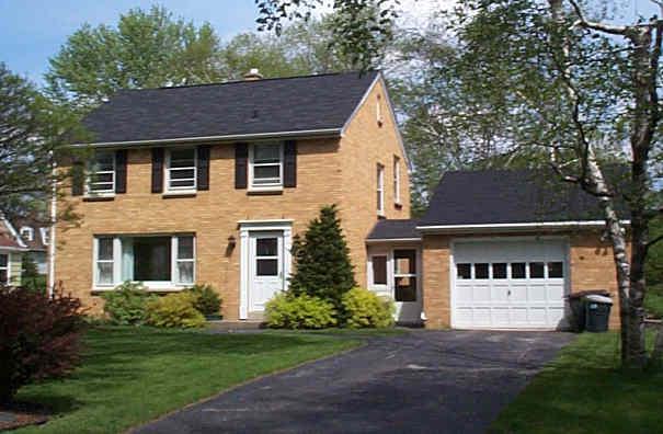4104 N 111th St, Wauwatosa, WI 53222