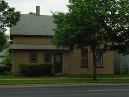 1403 West Ave., La Crosse, WI 54601