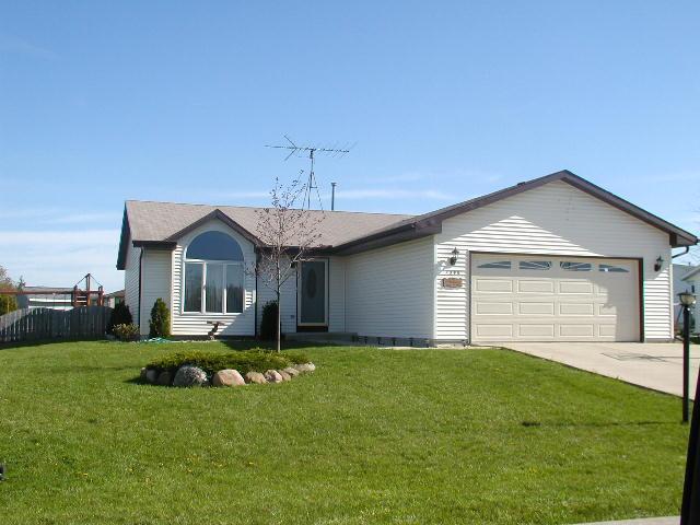 1306 Colonial Dr, Watertown, WI 53098