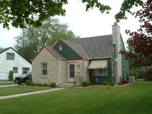 1055 Lincoln Dr, West Bend, WI 53095