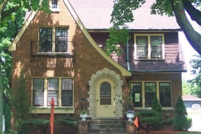 704 E Broadway, Waukesha, WI 53186