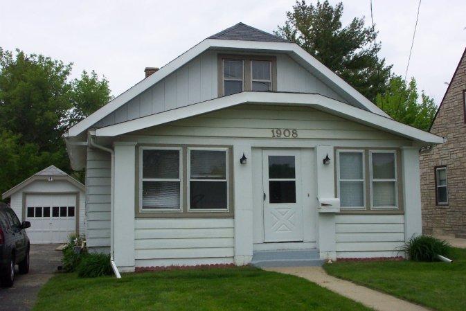 1908 Summit Ave., Waukesha, WI 53188