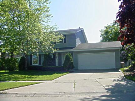 9090 S Chicago Ct., Oak Creek, WI 53154