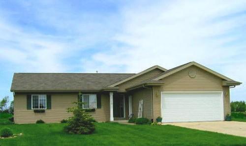 34 E Sedgemeadow St., Elkhorn, WI 53121