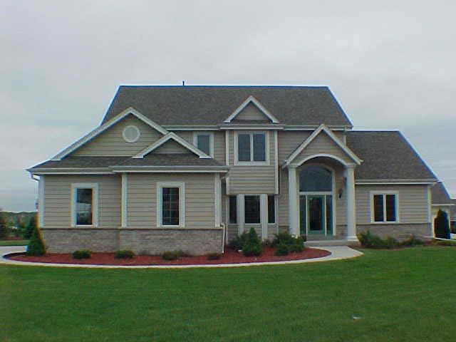 1003 River Reserve Dr., Hartland, WI 53029