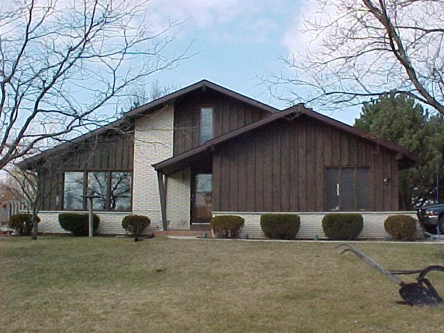 16330 Plank Rd., Yorkville, WI 53182