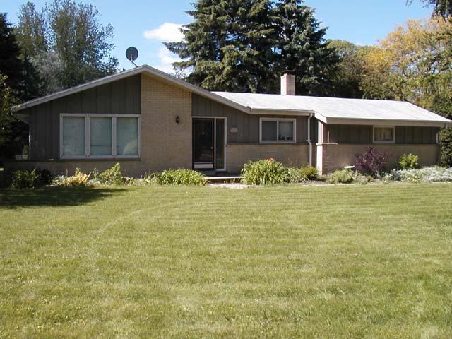 W228N3925 Crescent Dr., Pewaukee, WI 53072