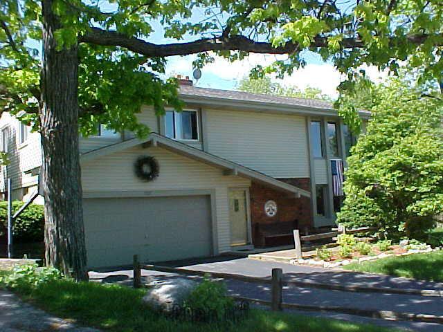 727 Cameron Cir., Hartland, WI 53029