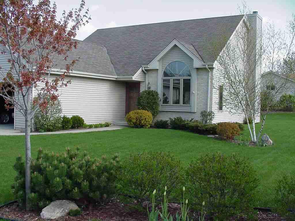 1235 W Wilding Dr., Oak Creek, WI 53154