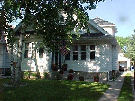 5044 N Hollywood, Whitefish Bay, WI 53217