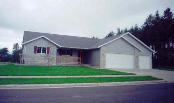 702 Pine Cone Pl., Holmen, WI 54636