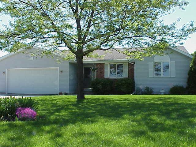 2763 Thomas Dr, East Troy, WI 53120