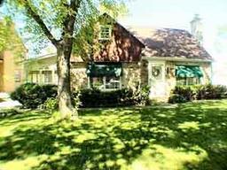 4093 N 111th St, Wauwatosa, WI 53222