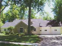 207 Lincoln Dr., West Bend, WI 53095