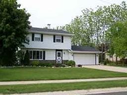 104 W Stoney Ridge, Saukville, WI 53080