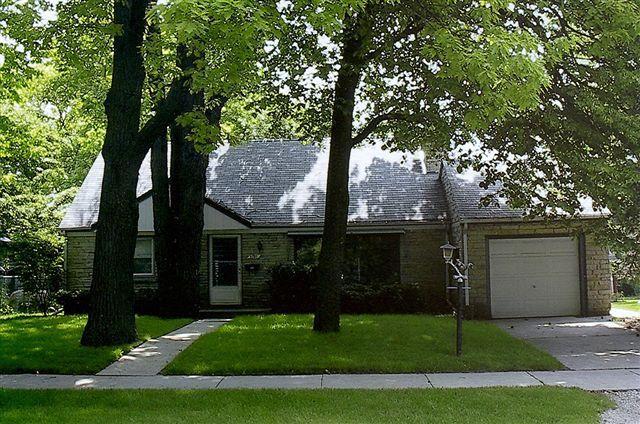 5780 N Sidney Pl., Glendale, WI 53209