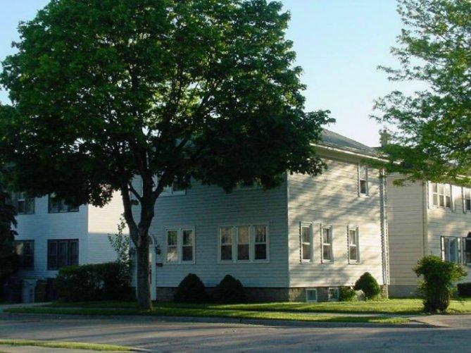 3005 S Hanson, Milwaukee, WI 53207