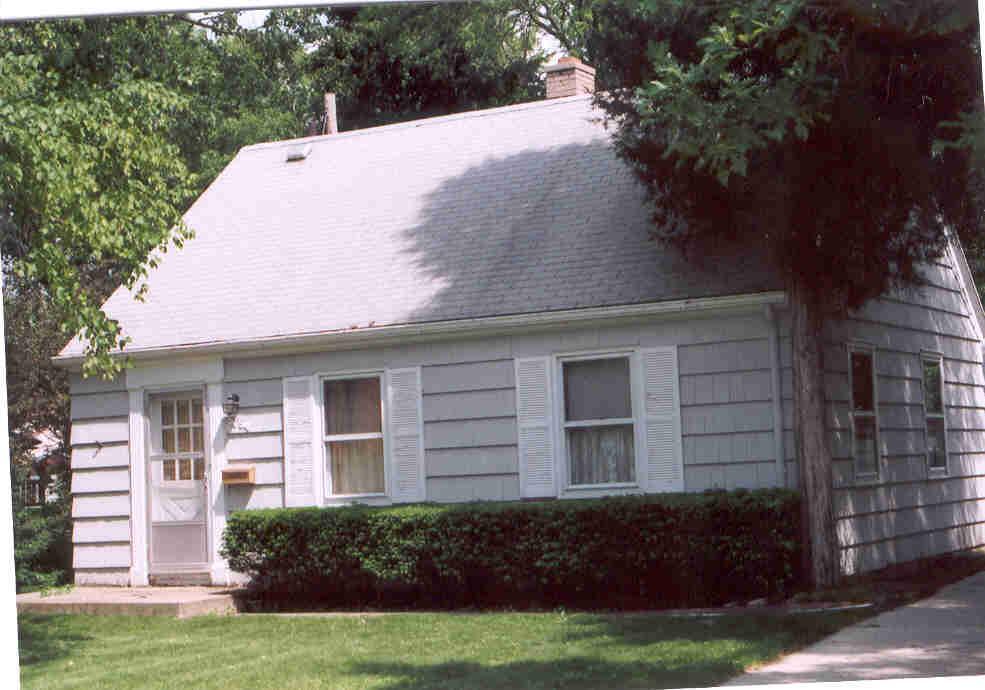 5754 N Sievers Pl, Glendale, WI 53209