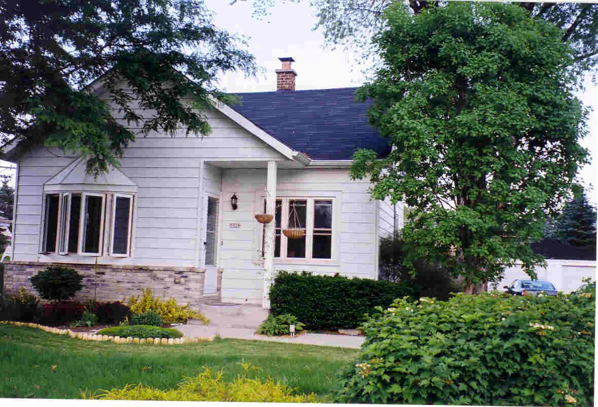 5928 S 32nd St., Greenfield, WI 53221