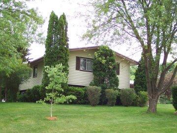 8136 S Mission Dr., Franklin, WI 53132