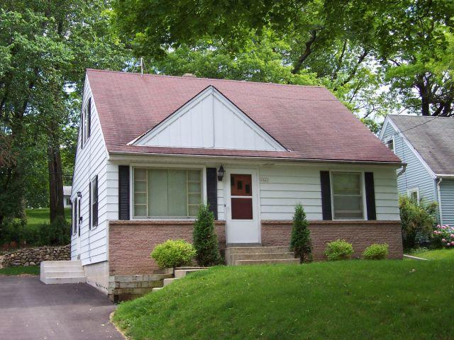 2025 Oaklawn Ave., Waukesha, WI 53188