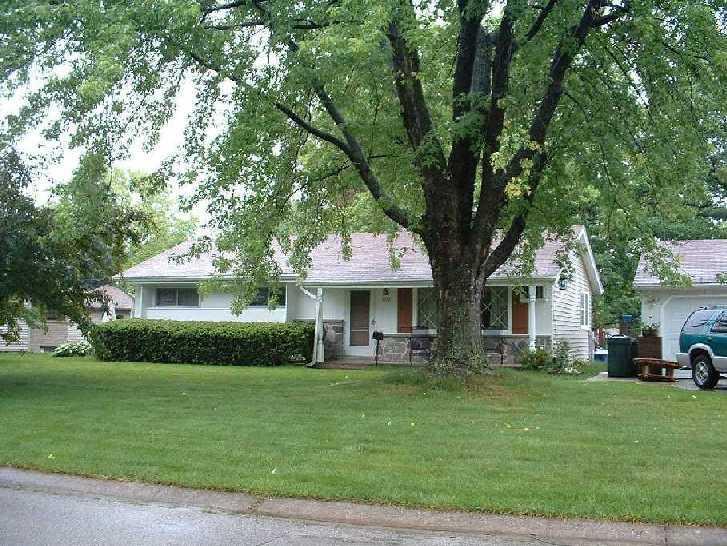 6013 Oakwood Ln West, Greendale, WI 53129