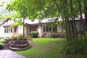14125 St George Ct., Elm Grove, WI 53122
