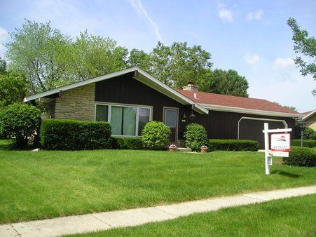 5027 Saxony Ln., Greendale, WI 53129