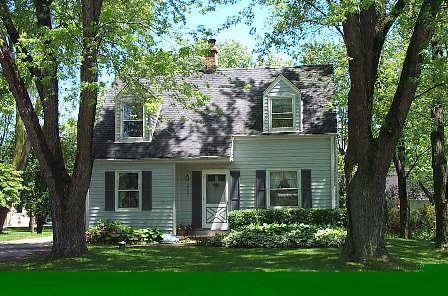 2224 N 119th St, Wauwatosa, WI 53226