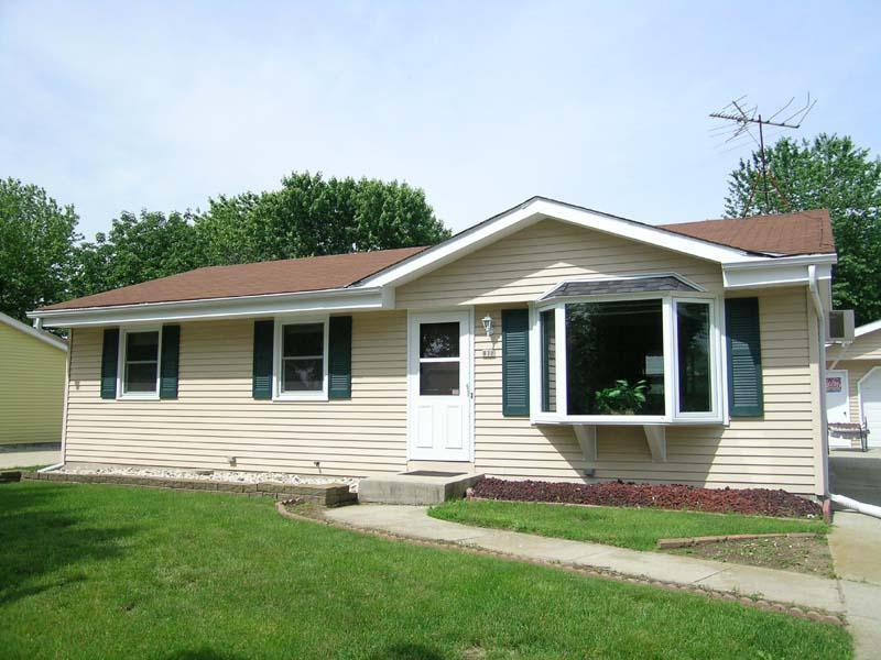 818 Villa Park Dr., West Bend, WI 53090