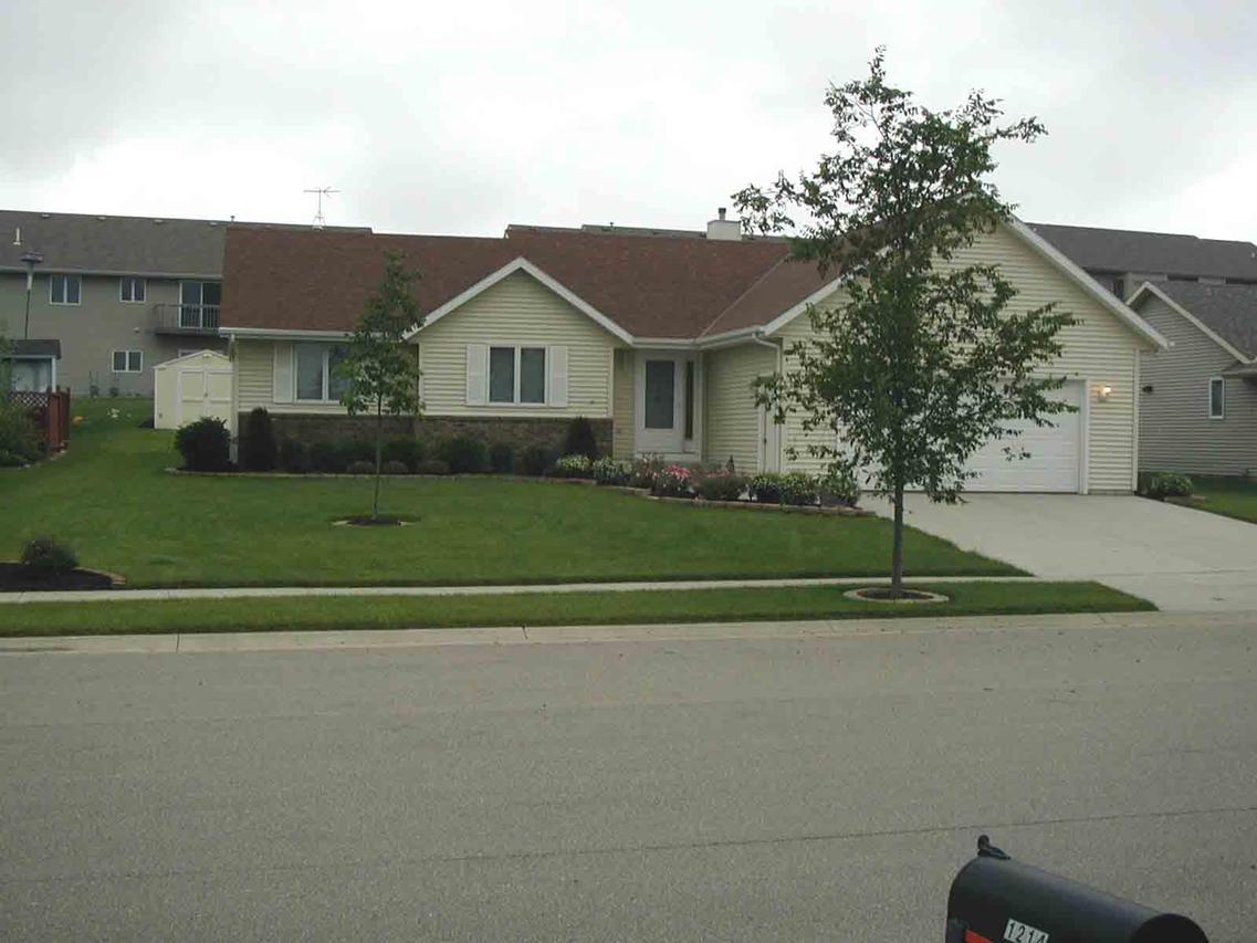 1214 Kennedy Dr., Hartford, WI 53027