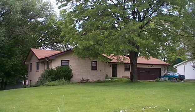 7457 S Pennsylvania Ave, Oak Creek, WI 53154