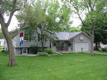 423 Atkinson St., Mukwonago, WI 53149