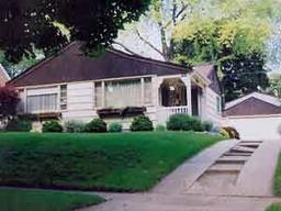 2536 N 82nd St, Wauwatosa, WI 53213