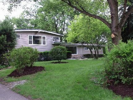 11401 W Arrowhead Trl, Hales Corners, WI 53130