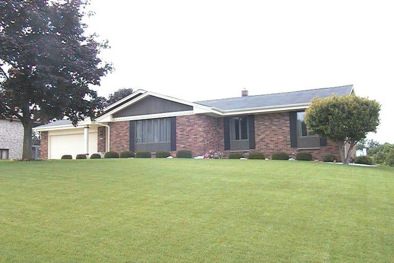 10124 W Meadow Dr., Greenfield, WI 53228