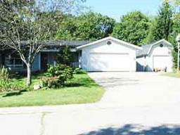 7725 S Mission Dr, Franklin, WI 53132