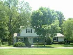 7614 W Lakecrest Dr., Mukwonago, WI 53149