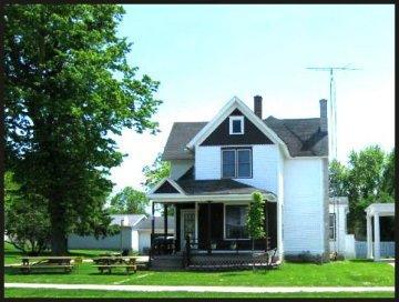 140 W Oak Grove St., Juneau, WI 53039