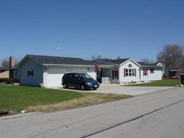 3050 W Bridge St, Greenfield, WI 53221