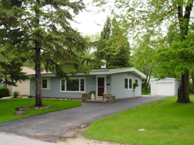 11034 W Rockne Ave., Hales Corners, WI 53130